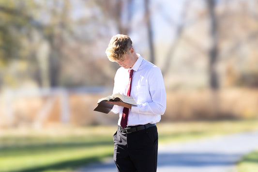 How to Select the Best White Collar Shirts for Missions